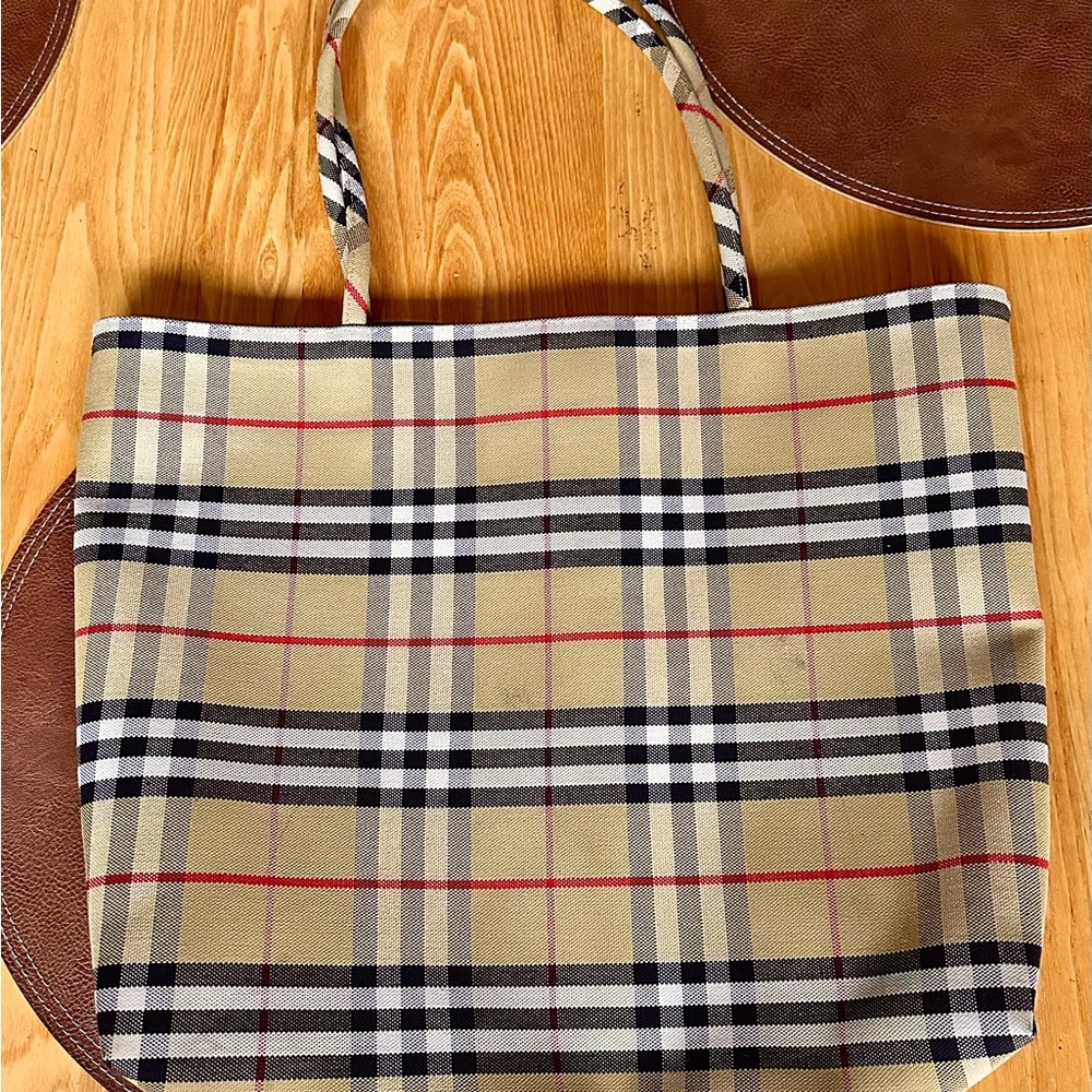 BURBERRY LONDON CANVAS HORSEFERRY CHECK
LARGE TOTE BAG - Great Condition